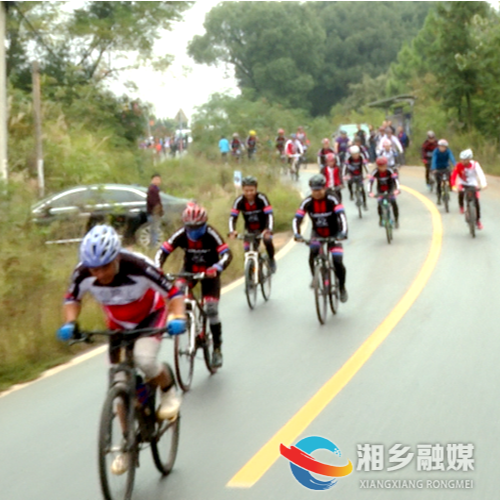 湘乡泉塘镇“园区杯”自行车环游赛举行 150名骑手激情角逐