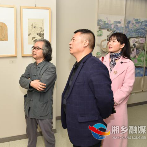延续传统经典 湘乡80后女画家编绘发行《水墨芥子园·花卉草虫谱》