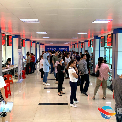 湘乡首场精准扶贫招聘会  238人达成就业意向