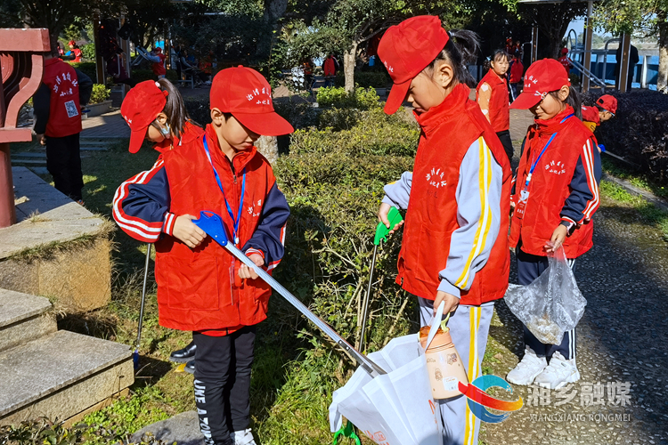 湘乡：大手牵小手 一起来巡河