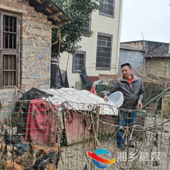 新春走基层丨湘乡：告别“蜗居”李雪锋一家搬新家过新年