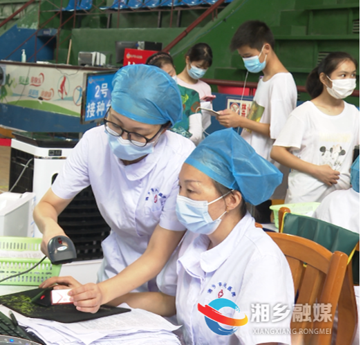 湘乡600余名医护人员奋战一线 保障疫苗接种高效有序进行