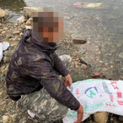 违法担责 湘乡一非法捕鱼者自购鱼苗增殖放流