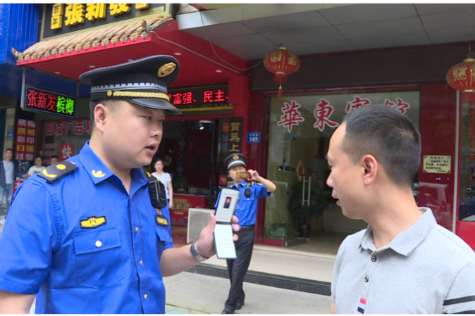 湘乡市多部门联合动真格！强力拆除摩托车非法安装遮阳雨篷