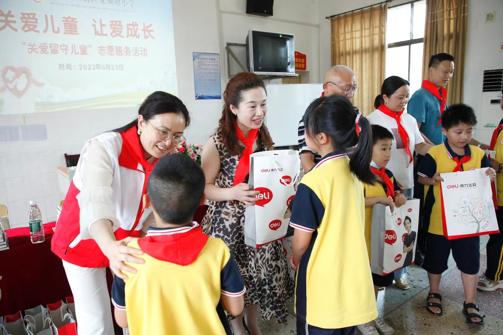 市妇联走进龙须塘小学开展关爱留守儿童活动1.png