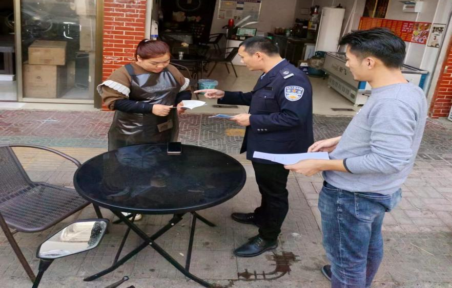 优化营商环境|双清区司法局高崇山司法所：普法宣传进商铺 法治护航促发展(图1)