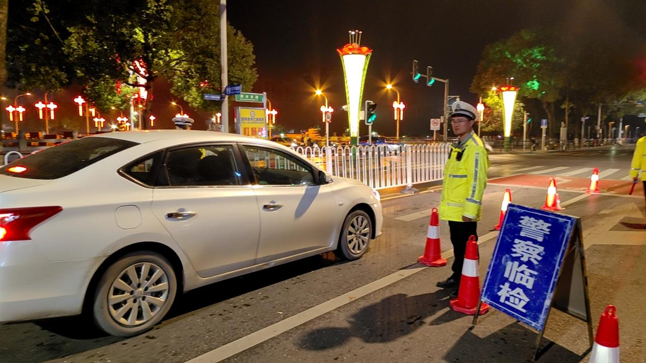 双清交警：持续开展冬季攻势酒醉驾夜查行动 优化辖区营商环境(图1)