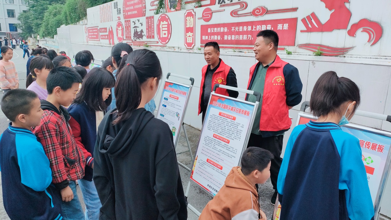 龙须塘街道办事处开展防灾减灾  知识宣传活动(图1)