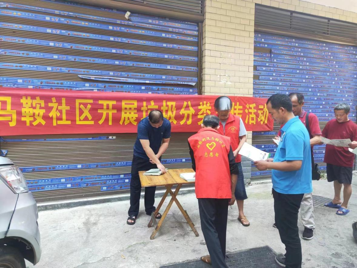 石桥街道开展垃圾分类宣传活动(图1)