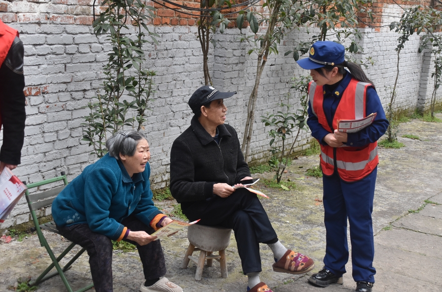 双清区消防救援大队联合龙须塘街道开展“学雷锋、践行动、护环境”志愿服务活动(图2)