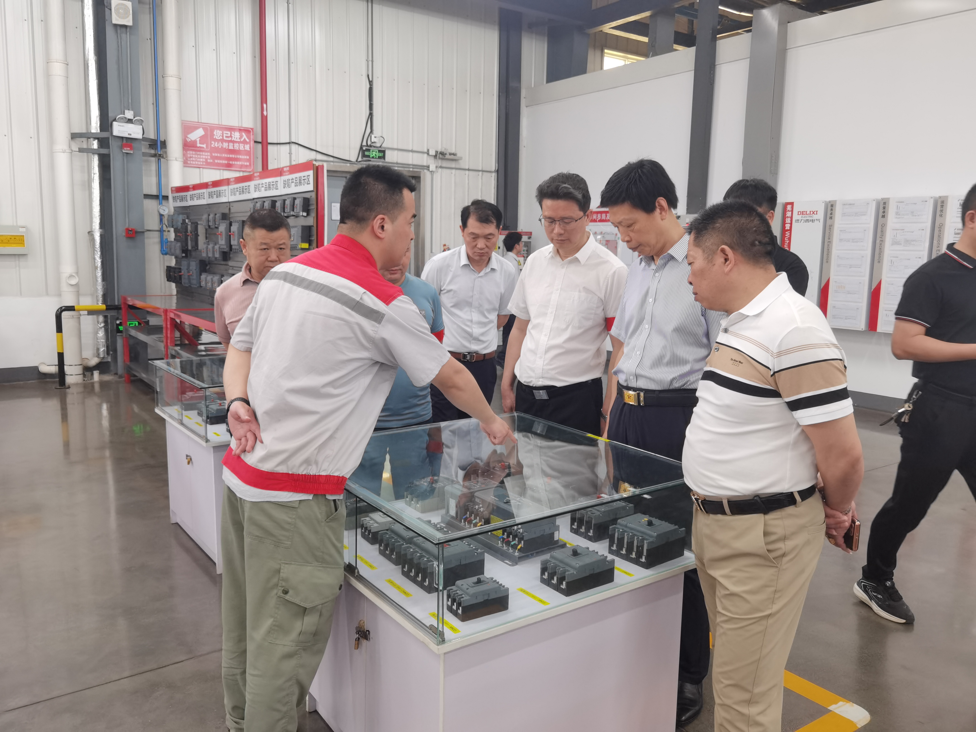 双清区招商团赴德力西安徽（芜湖）工业园参观考察(图1)