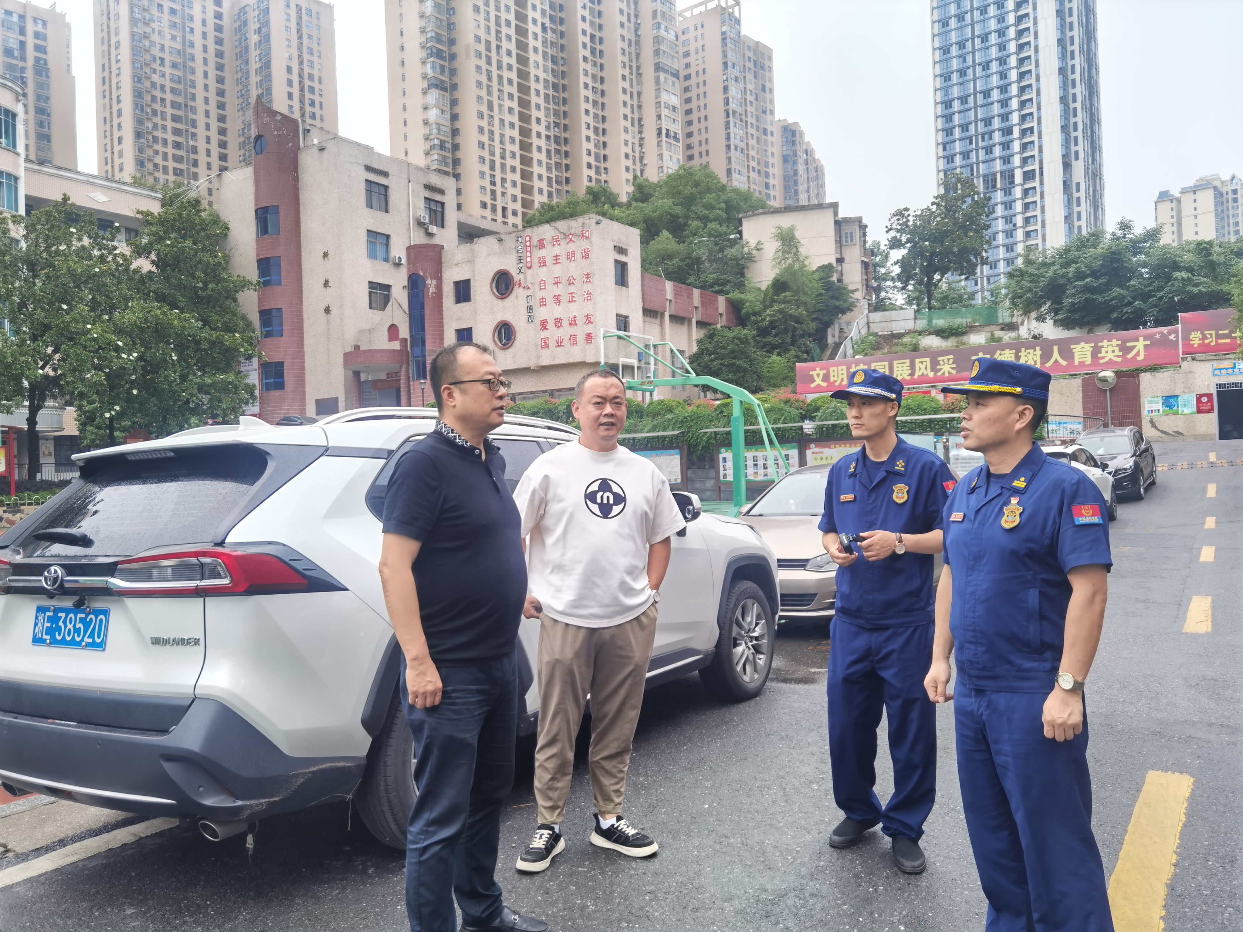 双清区消防救援大队开展消防安全“大体检”护航高考(图1)