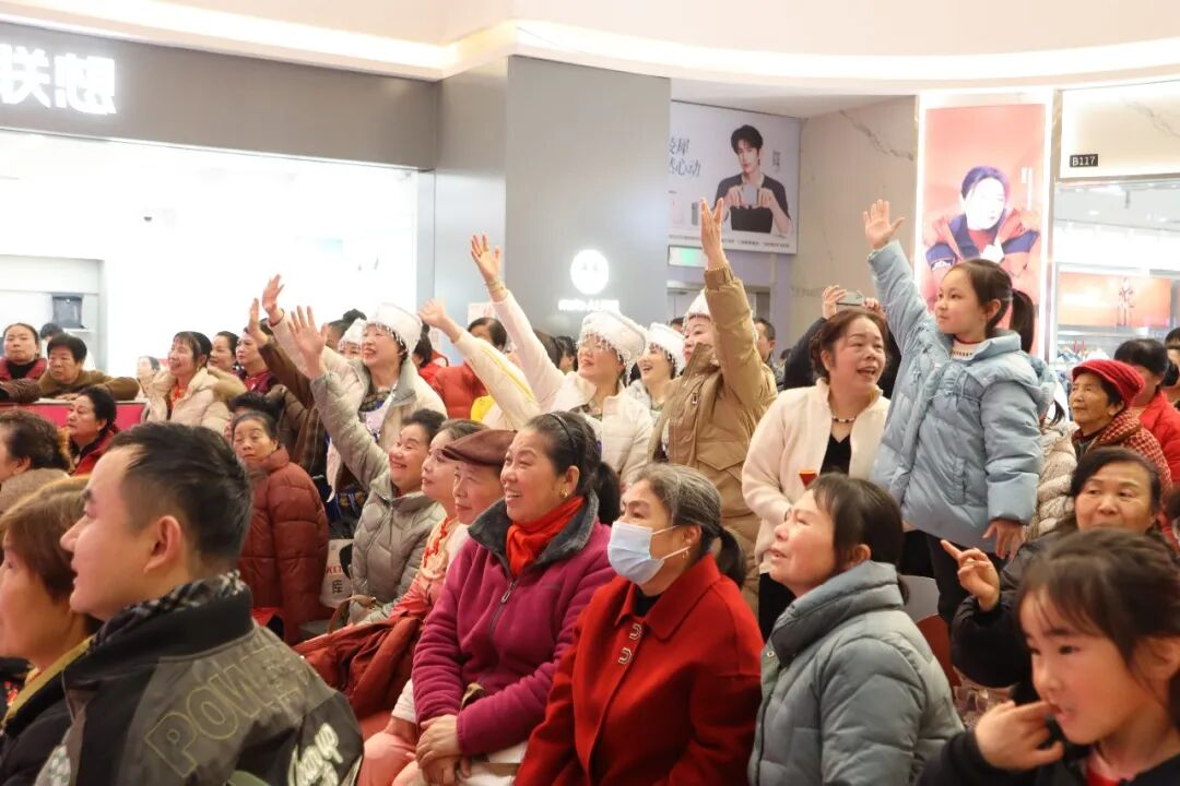 （现场群众互动 廖慧君 摄）.png