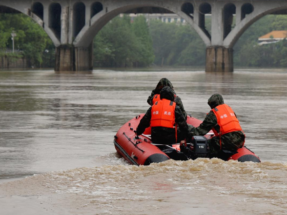 双清民兵砺兵邵水 闻“汛”而动保民安——双清基干民兵防汛实战化训练侧记