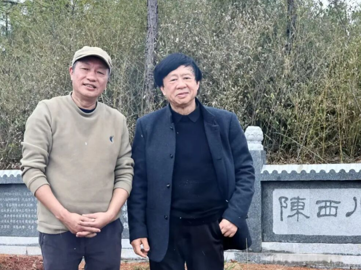 云水村前师恩重，画笔深处故土亲 ——李自健清明祭陈西川先生
