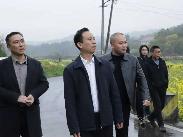 胡书伟巡林巡河 调研春耕生产防汛备汛工作