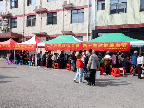 情系群众健康 义诊送暖显担当——双清人大以实际行动践行为民服务初心