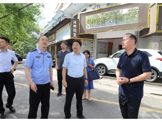 江韬调研督导龙舟大赛安全保障工作并看望慰问备赛队员