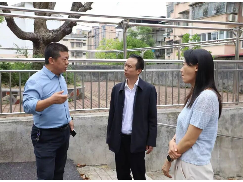 胡书伟调研老旧小区改造和住建领域重点工作