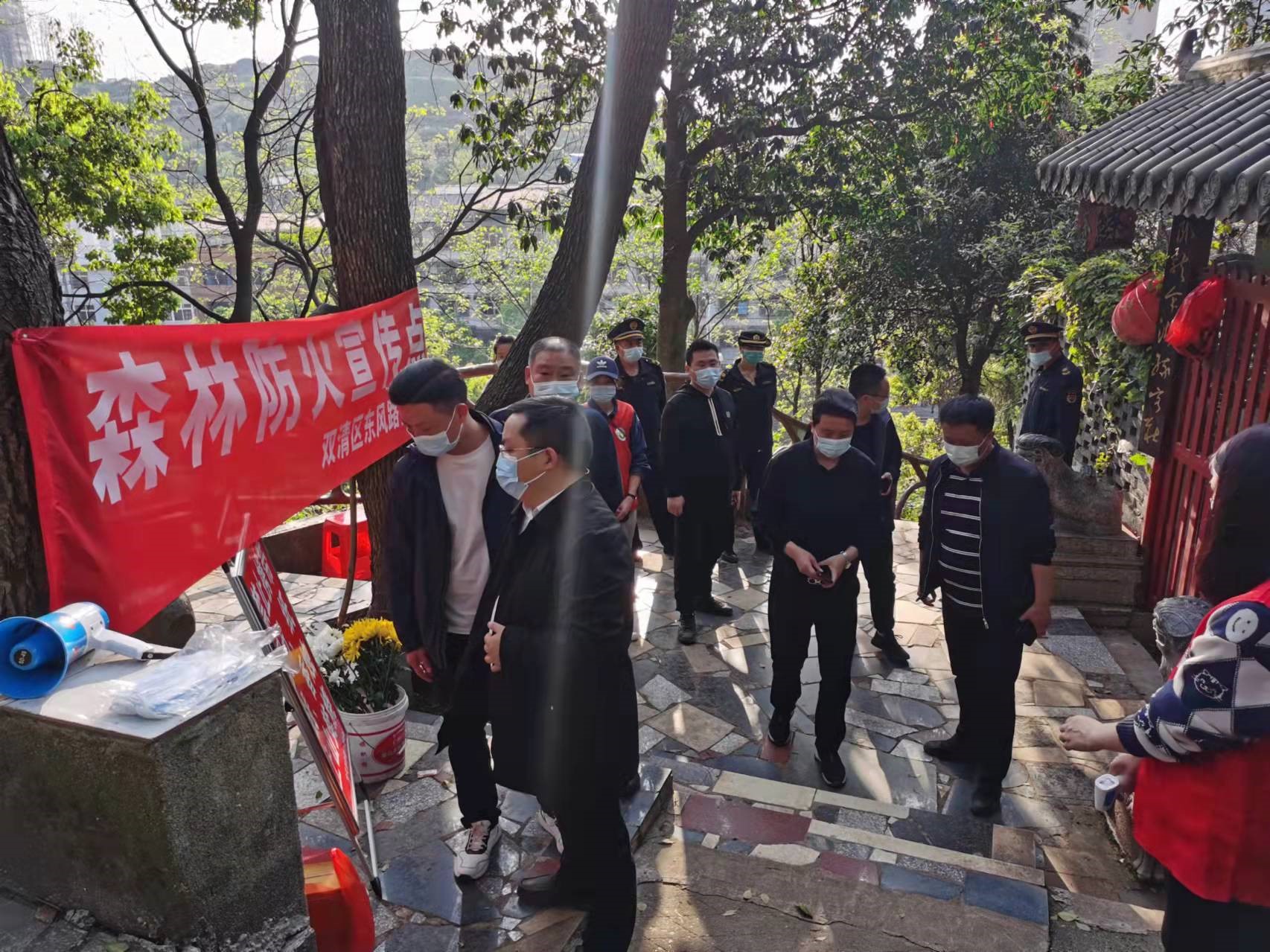 区领导暗访佘湖山公园森林防火工作 区领导暗访佘湖山公园森林防火工作