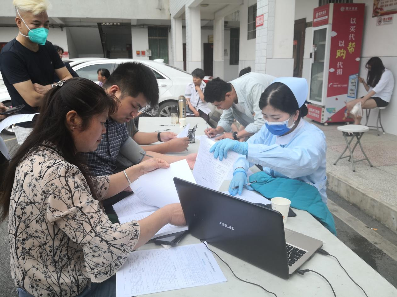 双清区高崇山镇：民族团结一家亲，无偿献血情更浓(图1)