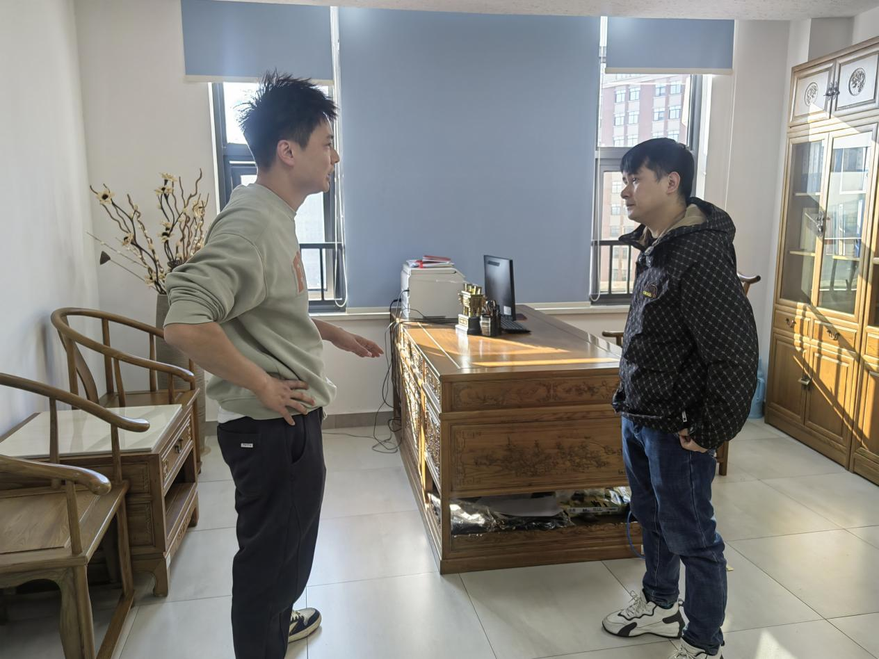 区行政审批服务局开展市场主体走访服务，切实优化营商环境(图1)