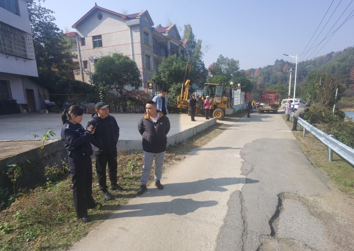 双清区交警大队：开展道路安全隐患排查 助力优化营商环境(图1)