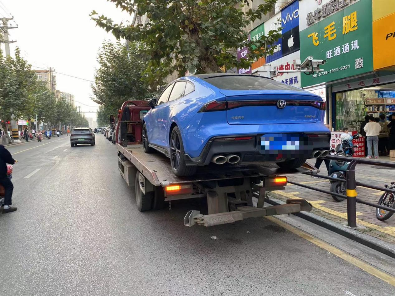 双清区交警大队：整治违法停车乱象 优化辖区营商环境(图1)
