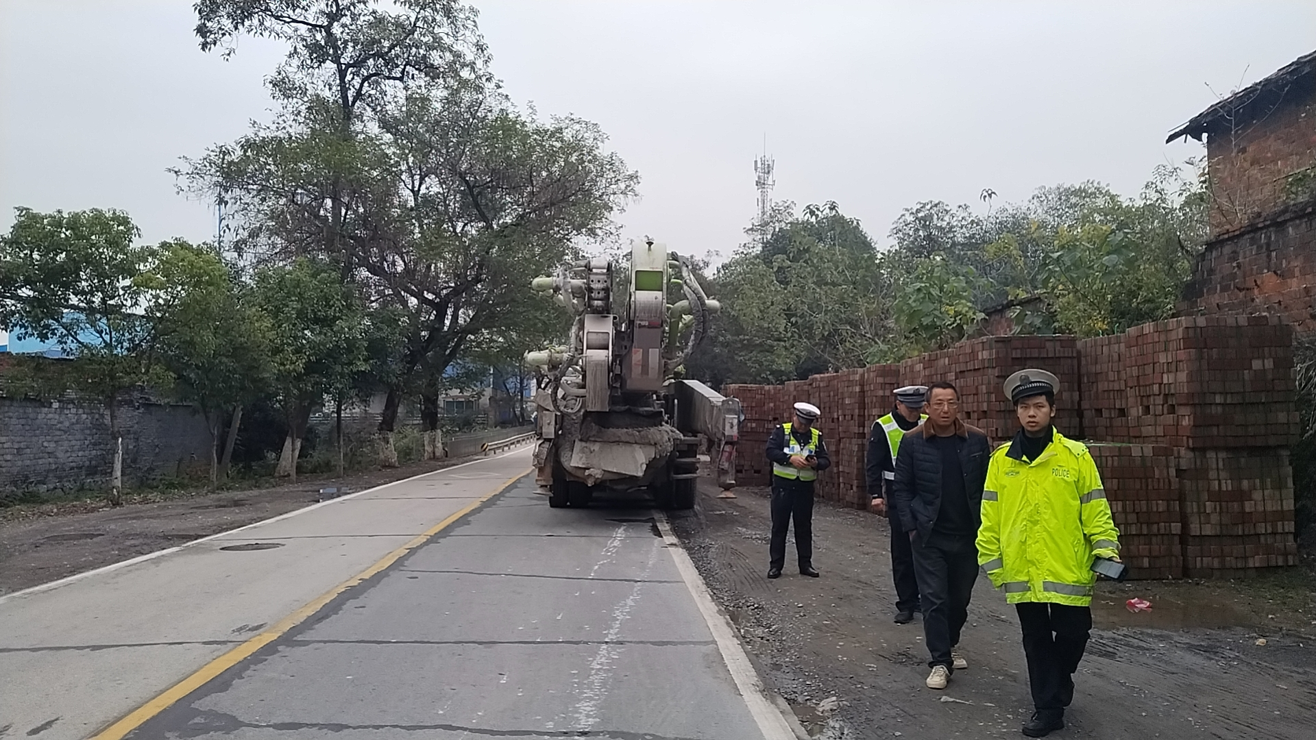 双清交警：开展大气污染防治工作 持续助力优化营商环境(图1)
