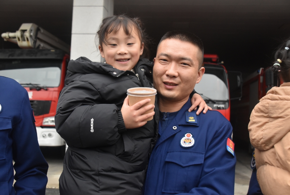 情暖冬日 爱心腊八|来自幼儿园的暖心慰问(图2)