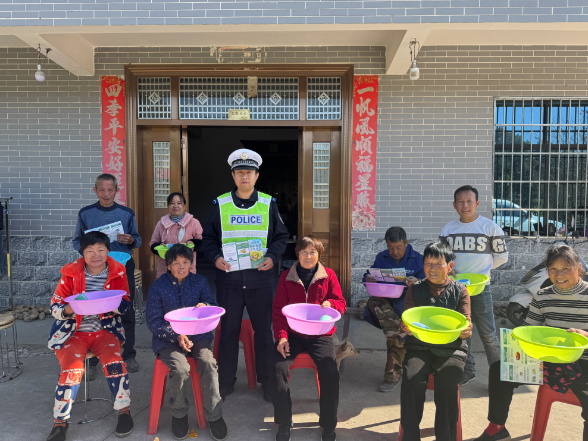 双清交警“美丽乡村行”：文明交通进万家 礼行天下润民心