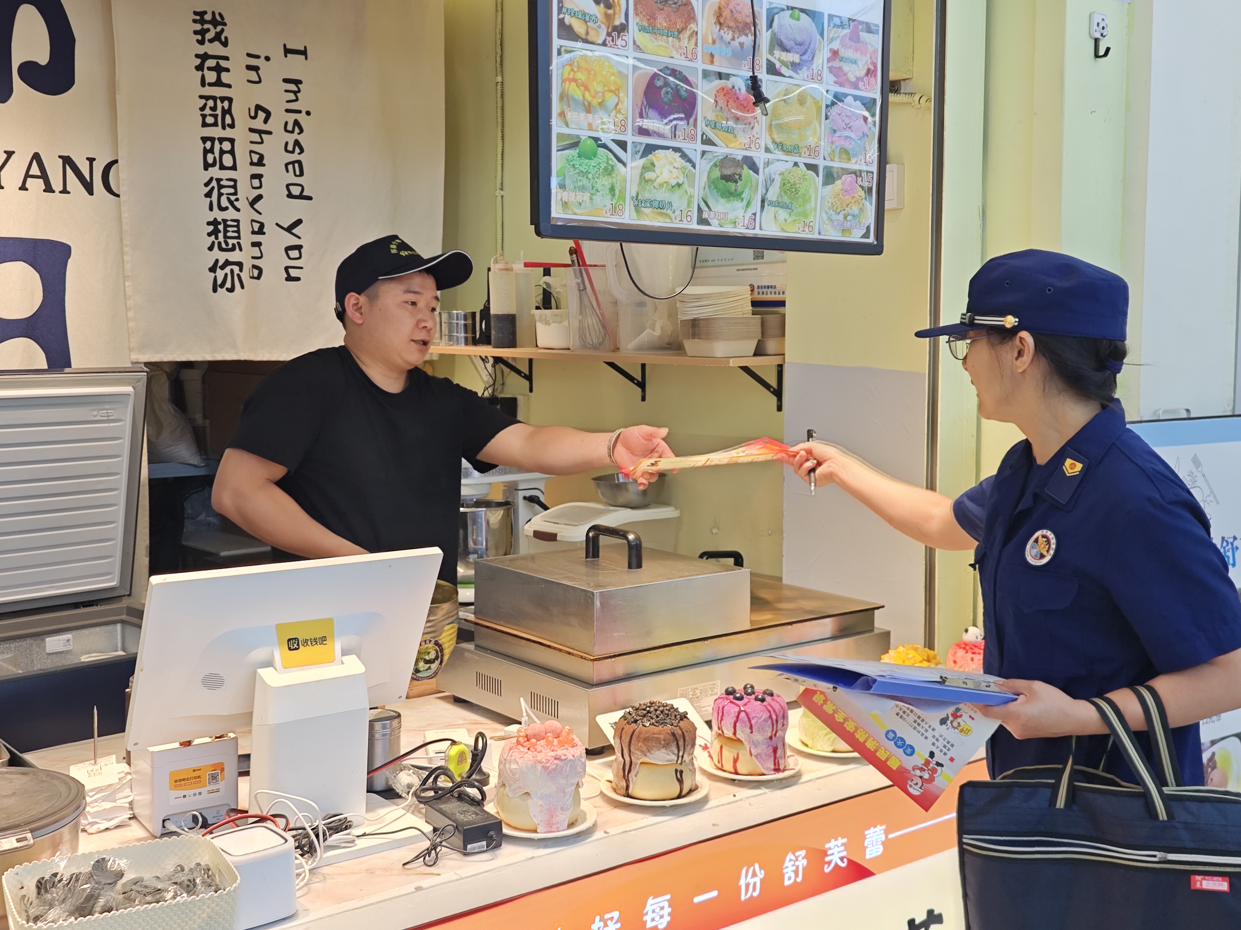 双清消防上门送平安 筑牢餐饮场所消防安全“防火墙”(图1)