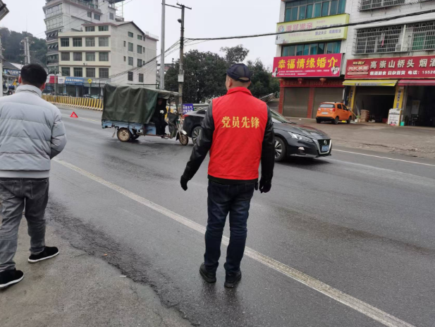 党员先锋志愿岗，守护双清平安路