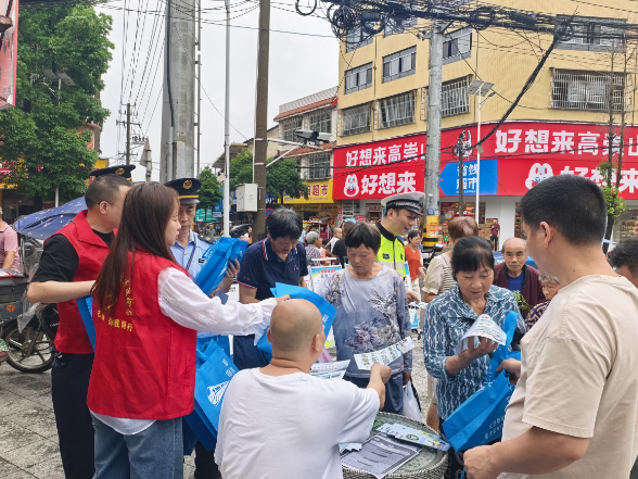 联防联控筑平安 双清区高崇山镇赶集日显现“交安大课堂”