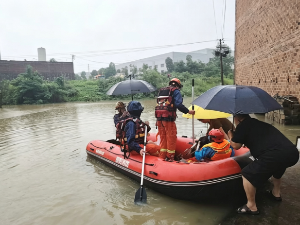 7人全部安全到家！浏阳村携手消防雨中逆行，筑牢防汛“安全堤”