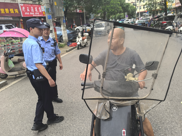 双清区高崇山镇：紧盯夏季交通问题顽瘴痼疾风险点整治，筑牢道路安全防护墙