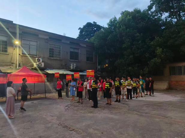 以练备战防风险 深夜转移护民安——小江湖街道开展夜间防汛应急疏散实战演练