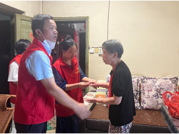暖心送餐进家门 党群服务暖民心—— 珠溪社区开展“爱心送餐”志愿服务活动