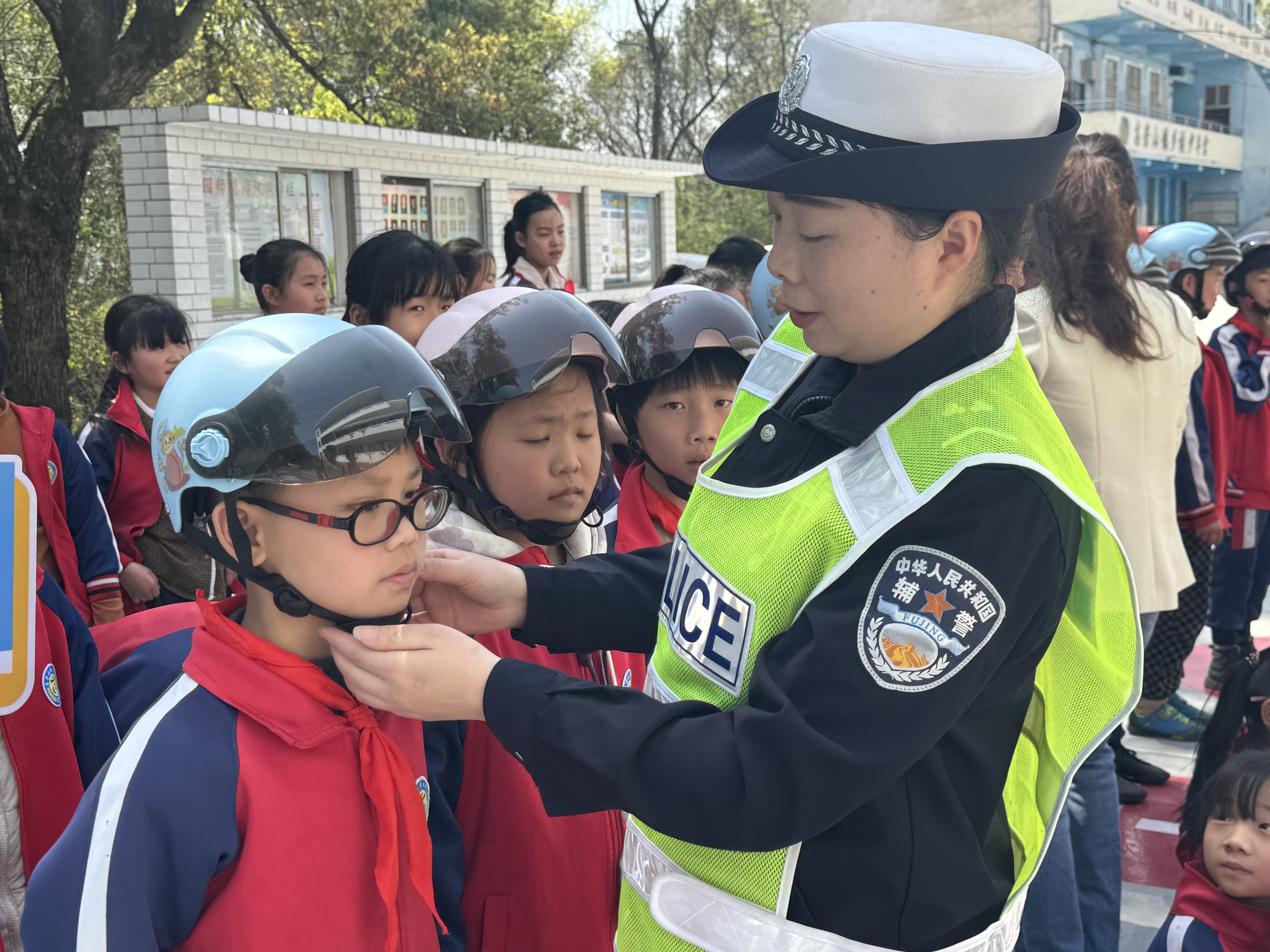 双清交警进校园 铺就学生安全路(图1)