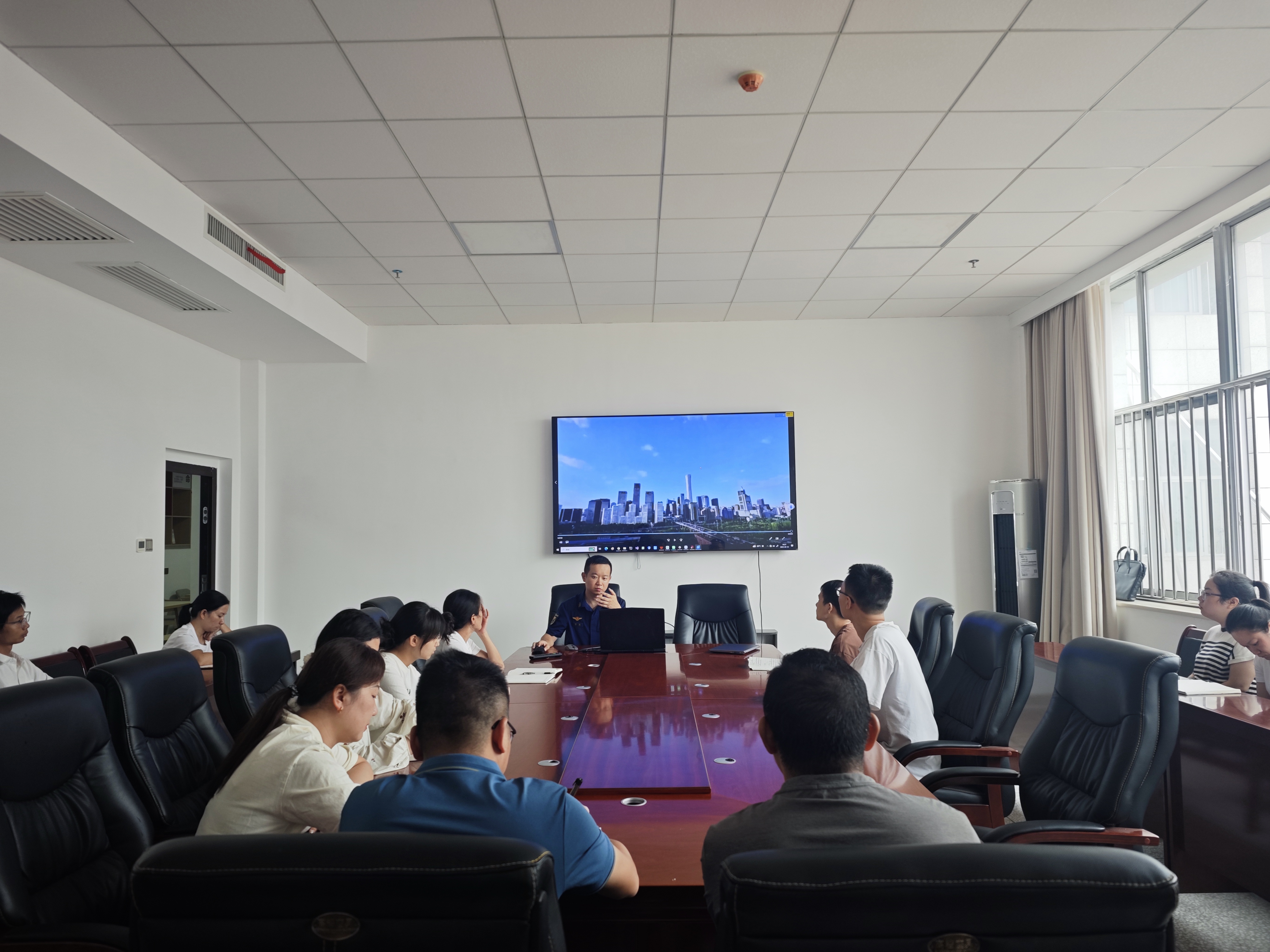 双清区消防救援大队对“12345”政务热线话务员进行消防安全培训(图1)