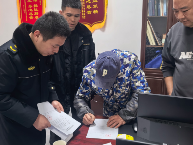 双清区高崇山镇开展“蓝天保卫战”专项执法行动