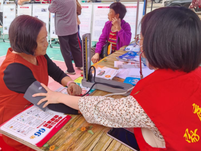 九九重阳送健康 敬老服务暖人心 兴隆街道开展文艺汇演暨义诊活动