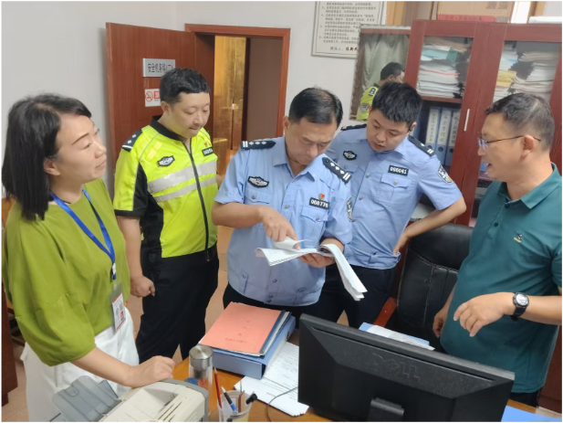 坚守岗位护平安｜双清交警圆满完成中秋国庆交通安保任务