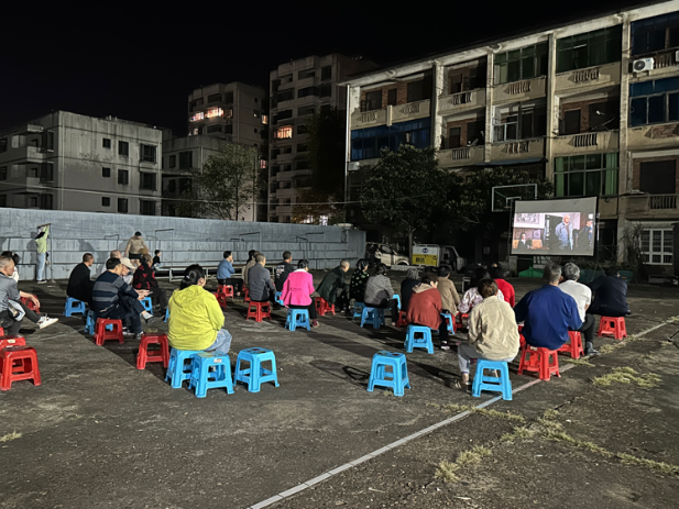 光影传安全 消防润民心——兴隆街道龙皇桥社区党群服务中心开展消防宣传观影活动
