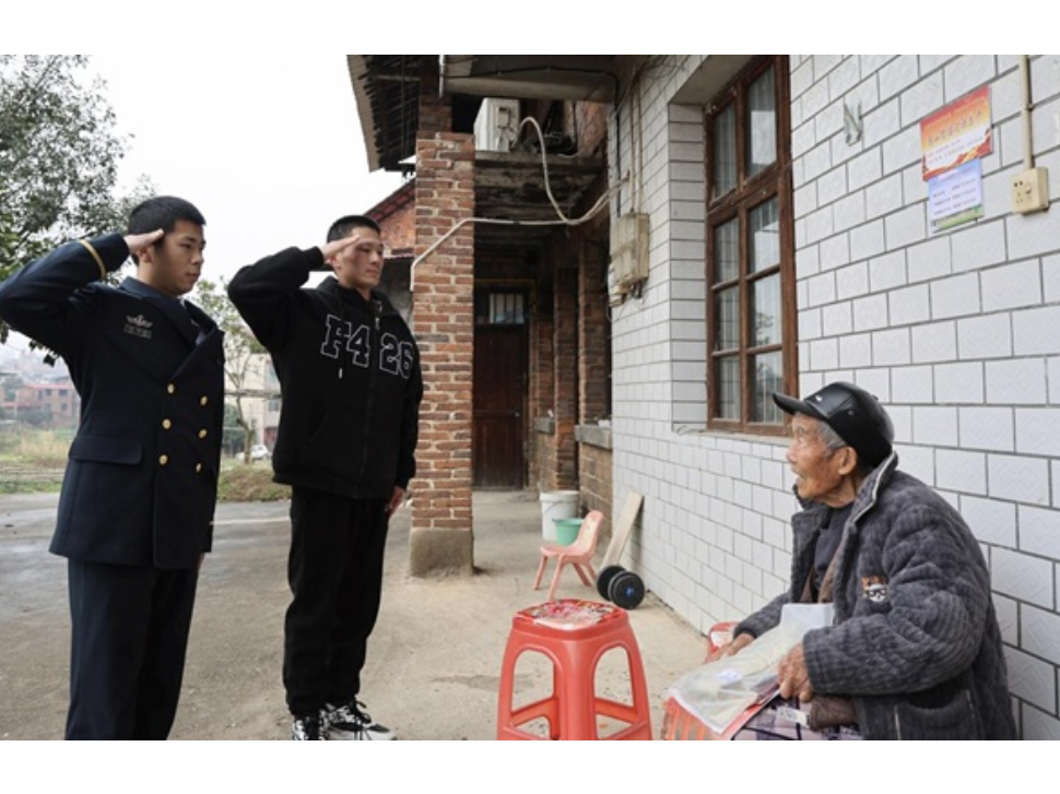 青春戎装致敬英雄 ——双清区组织军校学子慰问抗美援朝老兵