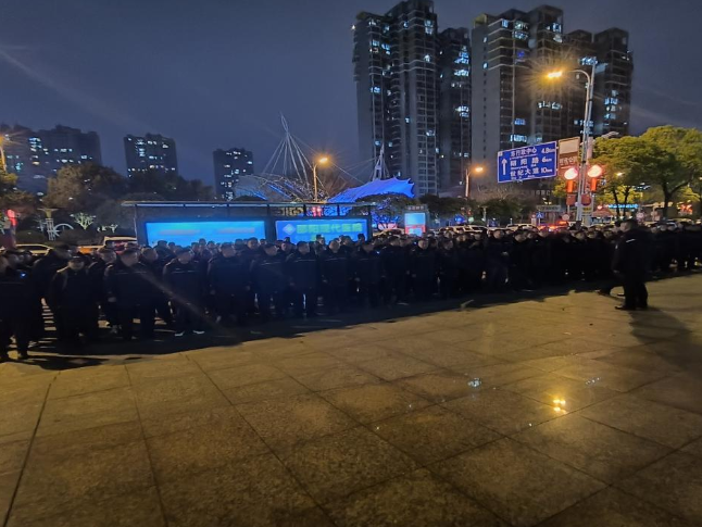 春节我在岗 守护不打烊：双清区城管局全力保障新春城市环境秩序