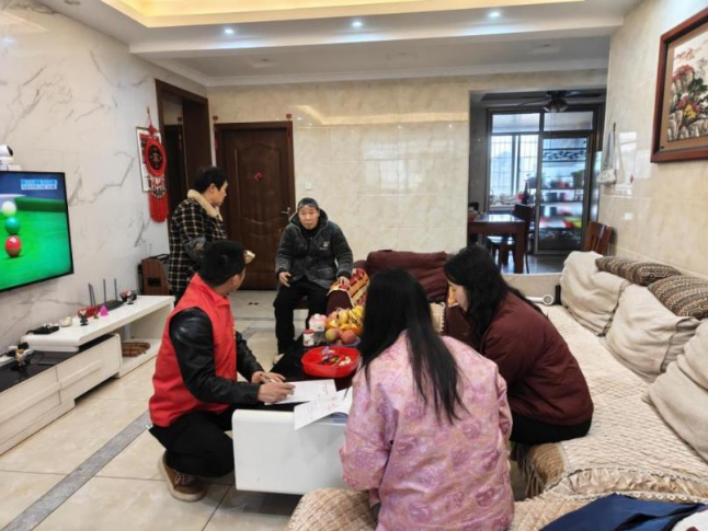 观音塘社区开展“春风拂面送温情，真情入户暖兵心”志愿服务活动