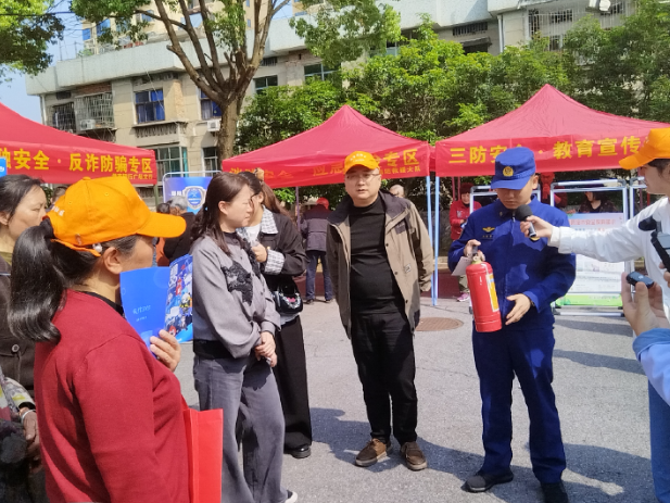 双清区消防救援局走进社区开展消防安全志愿服务