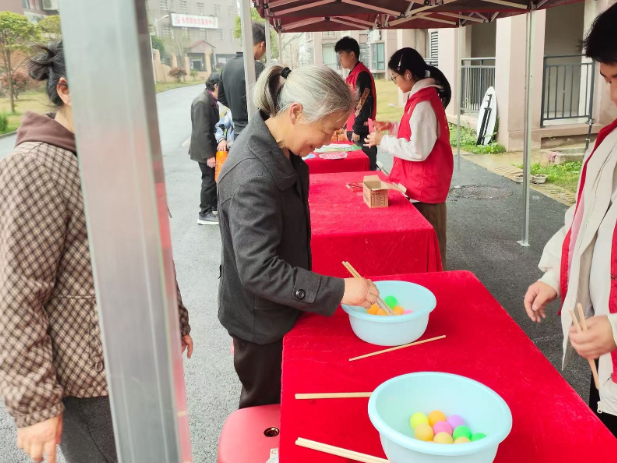 双清区桥头街道肖家排社区开展 “为老志愿行”活动