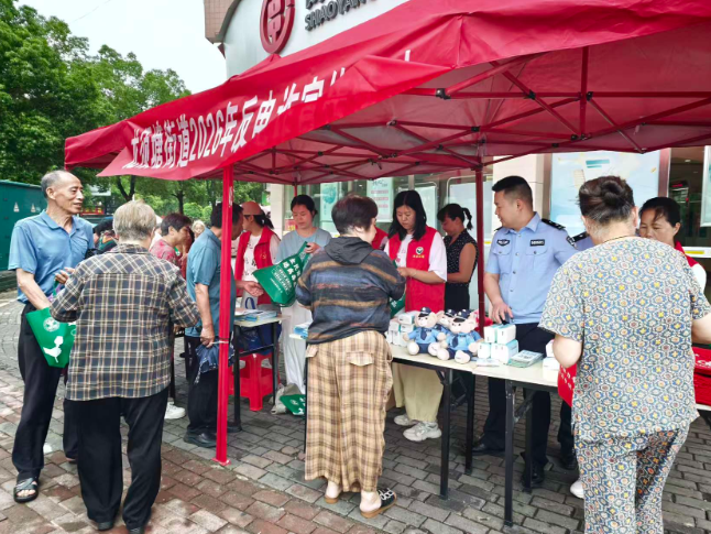 双清：街头反诈“小课堂” 守护群众“钱袋子”